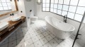 Freistehende Standbadewanne Badewanne Acryl 150 x 80 cm Ab- und Überlauf Click Clack Clara + Ecktisch Costa Bambus