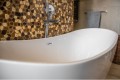 Freistehende Standbadewanne Badewanne Acryl 160 x 80 cm Ab- und Überlauf Click Clack Clara + Ecktisch Costa Bambus