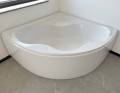 Badewanne Eckbadewanne Selma 140x140 cm + Kopfkissen Mare + Siphon Viega
